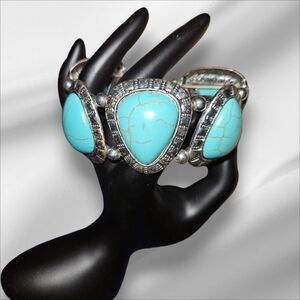 Faux Turquoise Cabochon Absolutely Absolutely gorgeous..Definitely Unisex